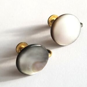 Vintage earrings mother of pearl screwback grey gold tone sea shell circle